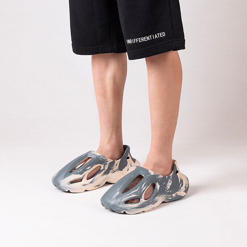 New Men Summer Camouflage Sandals Platform Outdoor Clogs Shoe Beach Cloud Slipper Couple Soft EVA Outdoor Massage Slippers